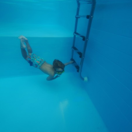 Zwembad NEMO 5.79 x 3.49 – H.1.45 m met strand, zand, met beugels vastgeschroefd aan beton