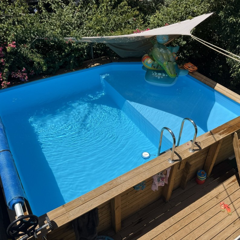 Zwembad NEMO 5.79 x 3.49 – H.1.45 m met strand, lichtblauw, op een frame - zonder betonnering