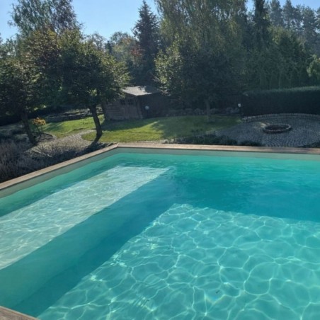 Zwembad AQUA 8.5 x 4.35 – H.1.45 m met strand, zand, met beugels vastgeschroefd aan beton